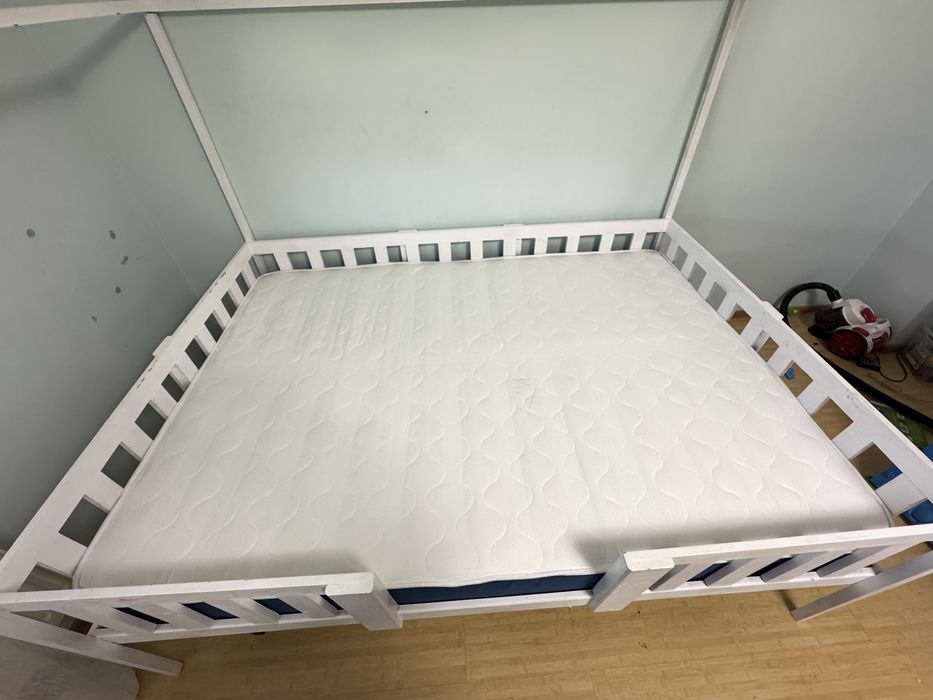 Pat tip casuta pentru copii