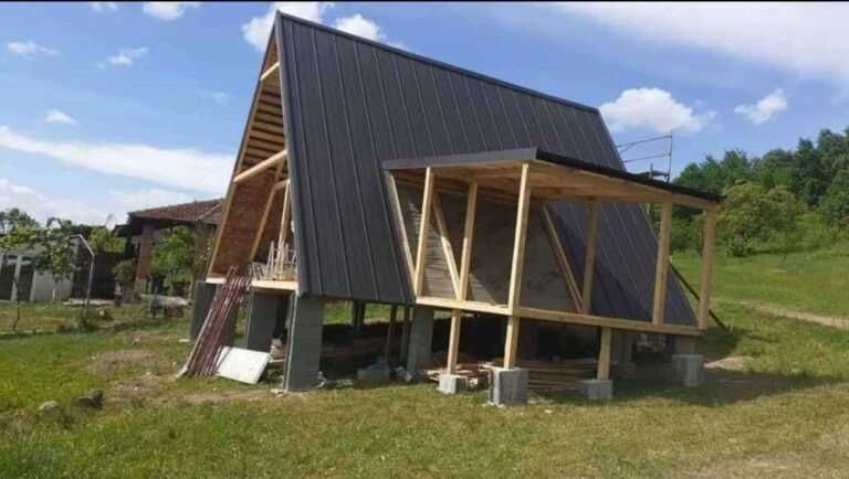 Cabana stil A Frame si casa din structura de lemn de vanzare