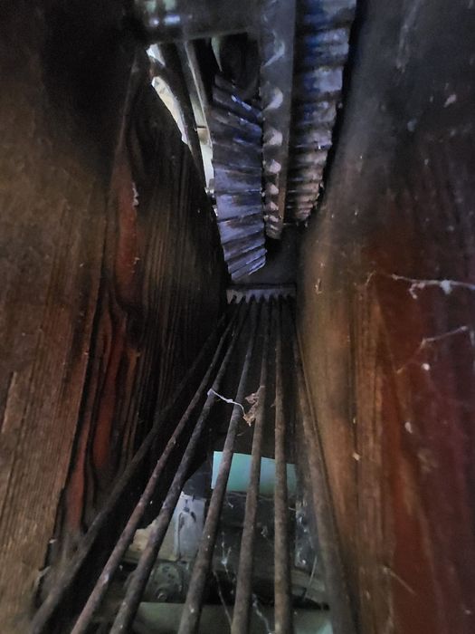 Machină de curățat porumb  de Uzinele Magheru