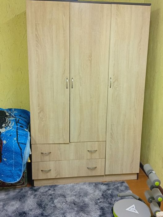 Срочно продам шифоньер,в хорошем состоянии