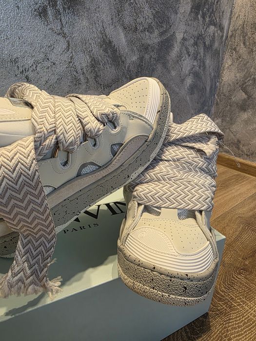 Vând Lanvin curb New  model 43