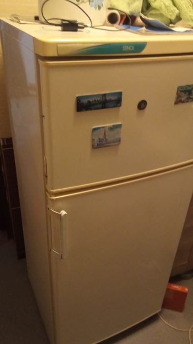 Рабочий холодильник продам 15000 самовывоз