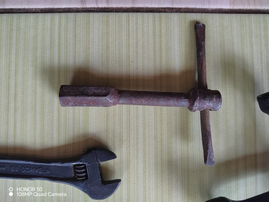 Инструменти, ключове и др.