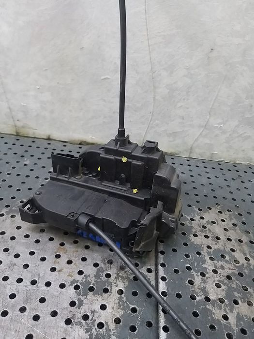 Broasca usa stanga spate renault megane 3 825030574r