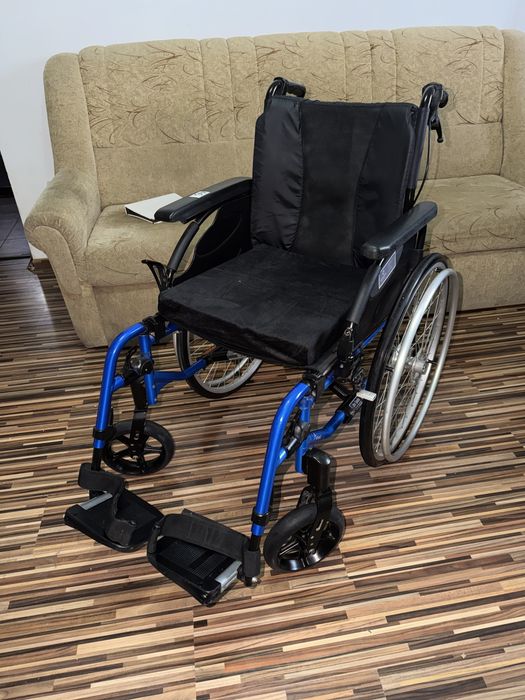 Scaun din aluminiu pliabil batrani handicap dizabilitati
