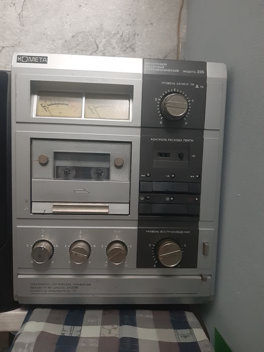 Кассетный магнитофон