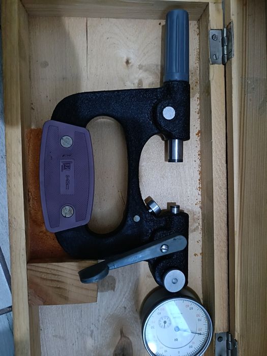 штангенрейсмас* — инструмент для точного измерения внутренних и внешни