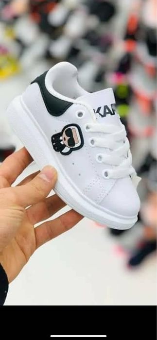 Tenesi karl lagerfeld copii