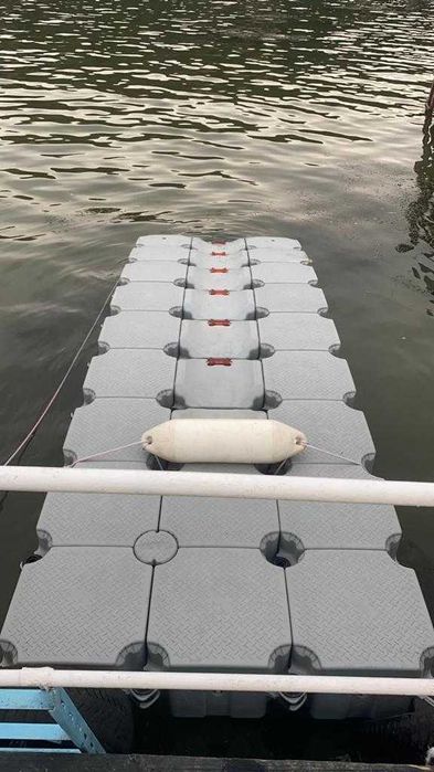 Ponton lansator caiace la apa kayak