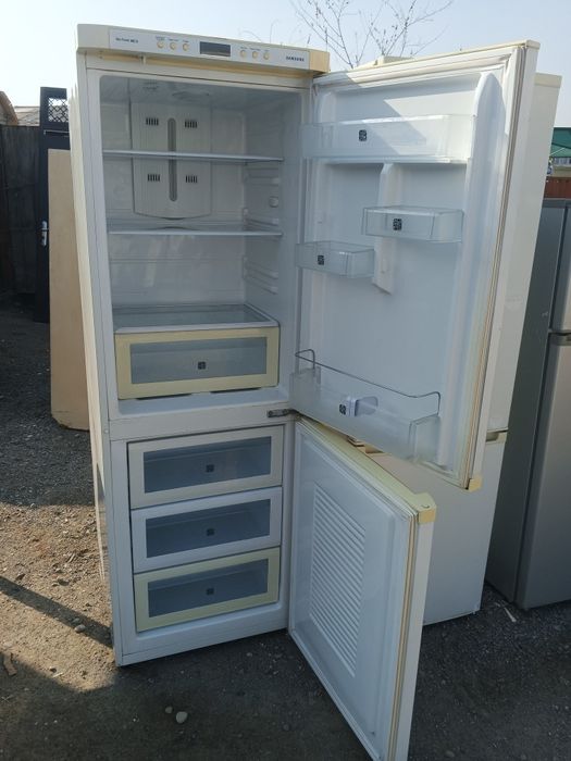 Холодильник Samsung
