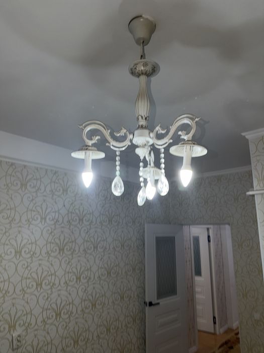 Люстра белая классика