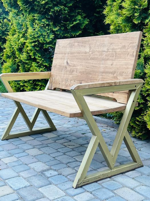 Столы и диваны мягкие