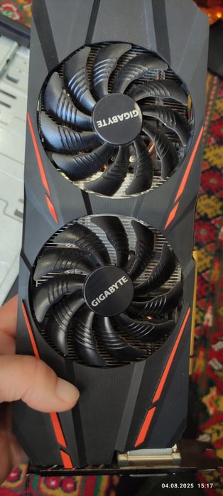 видеокарта и компьютер