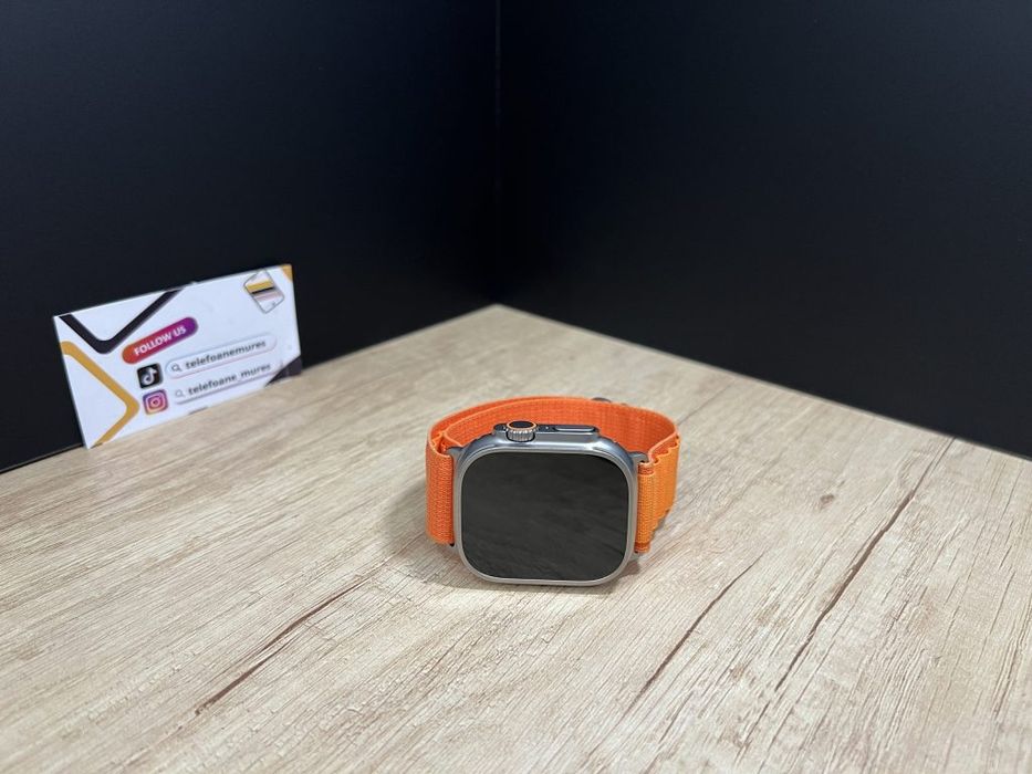 Apple Watch Ultra 49mm Natural Titanium Orange Alpine Loop Second-Hand