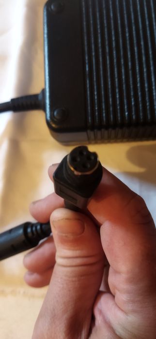 Încărcător 19,5V - 16,9 A