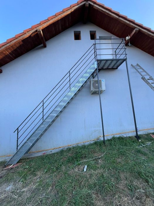 Scări metalice zincate