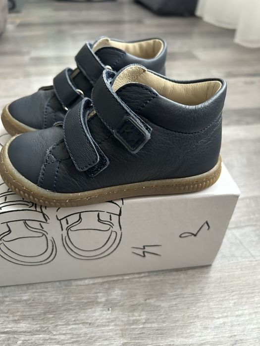 Детски обувки “Уверени стъпки” Колев и Колев; Размер: 22