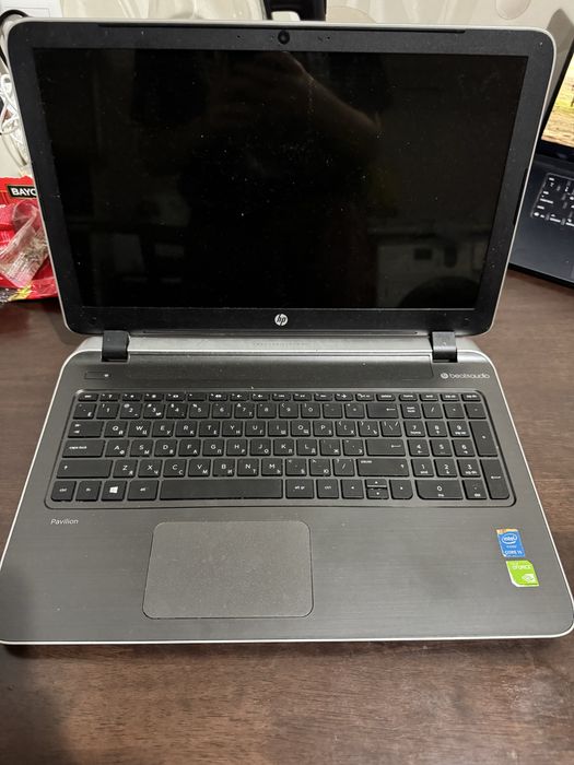 HP Pavilion 15 примерно 2014–2016 года.