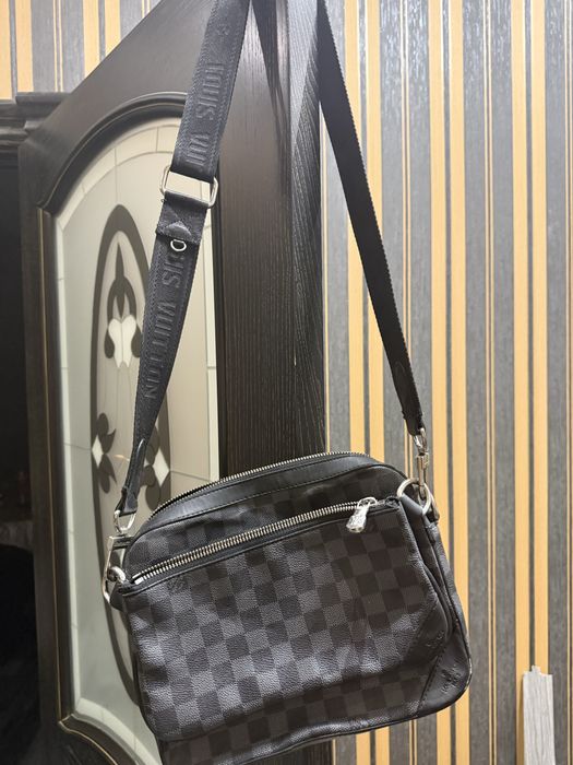Продам барсетку LV