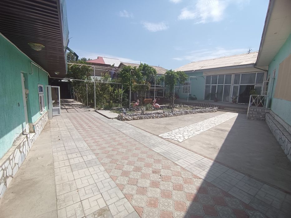 Hovli sotiladi srochna