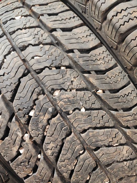 4бр.зимни гуми 215/65/16C Semperit