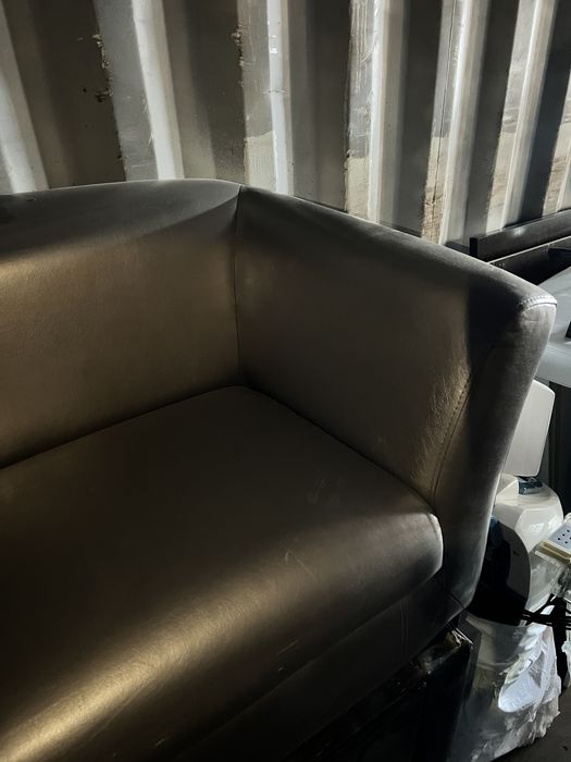 Диван из кожзаменителя