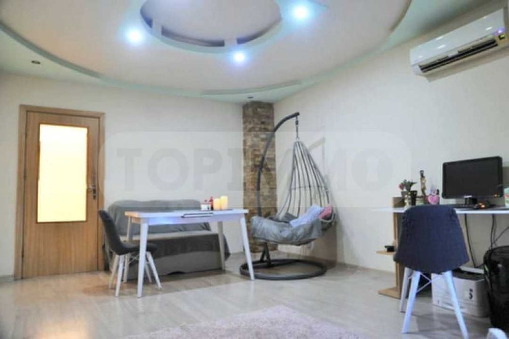 Продава се Тристаен апартамент в Варна, Зимно кино Тракия - 96 кв.м за 1875 €/кв.м - Снимка #1