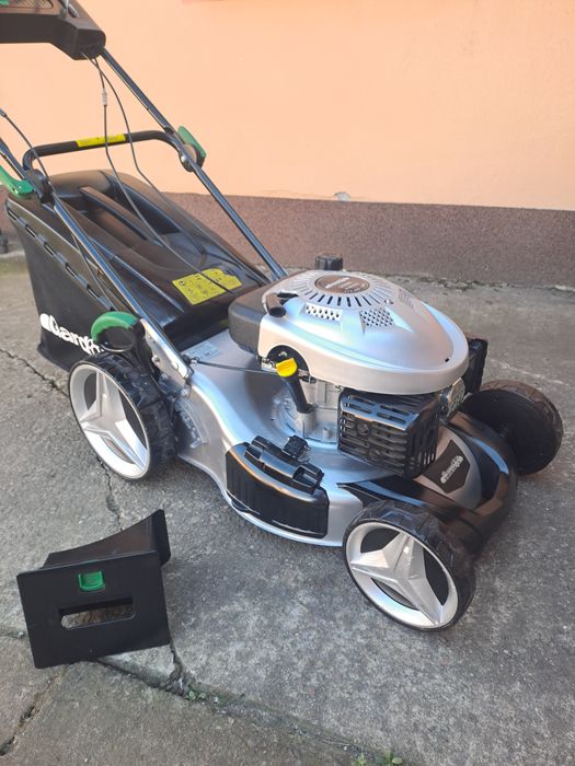 Masini de tuns iarba