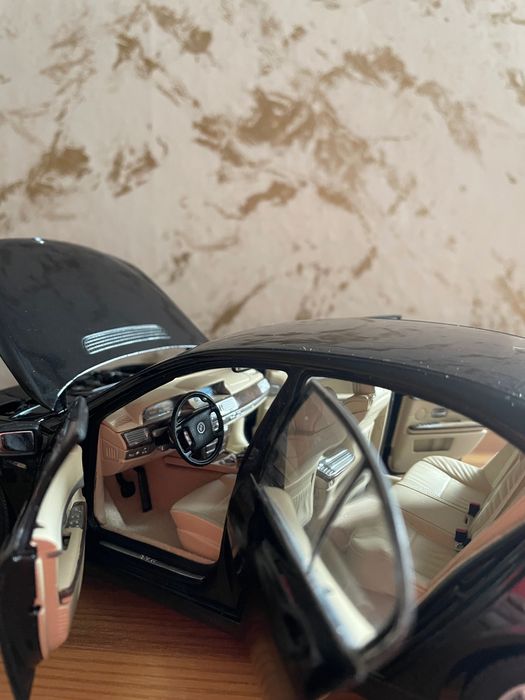 BMW 7 Series Kyosho Мащаб 1:18 Модел от метал