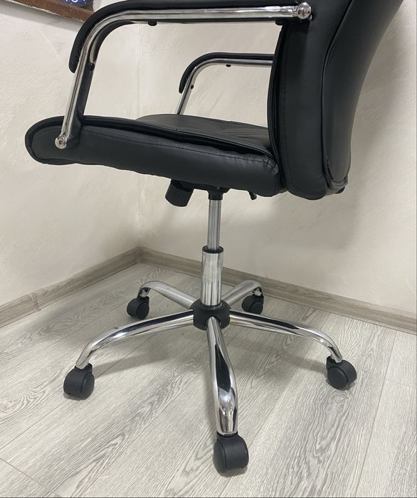 Офис Стол Кожен( Чисто Нов)