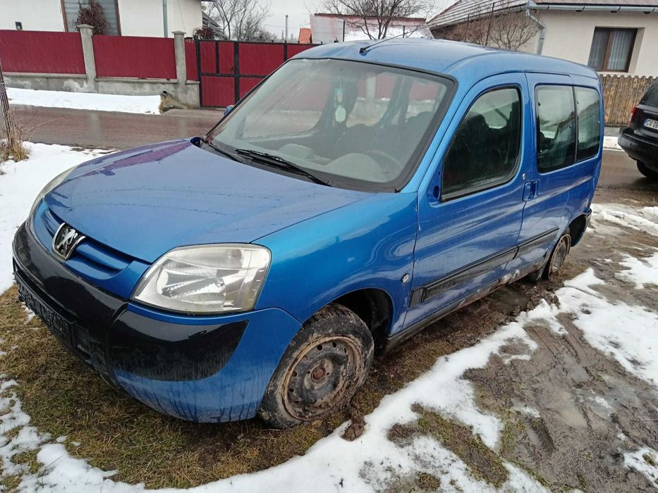 Vând mașina pentru fier vechi