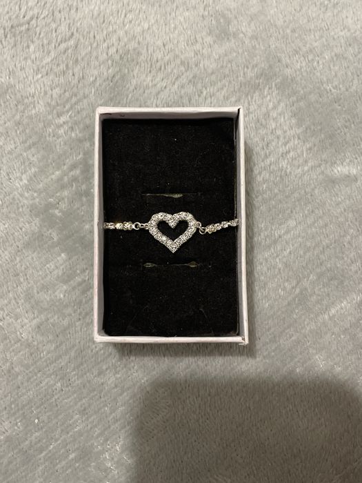 Блезтяща гривна с камъни