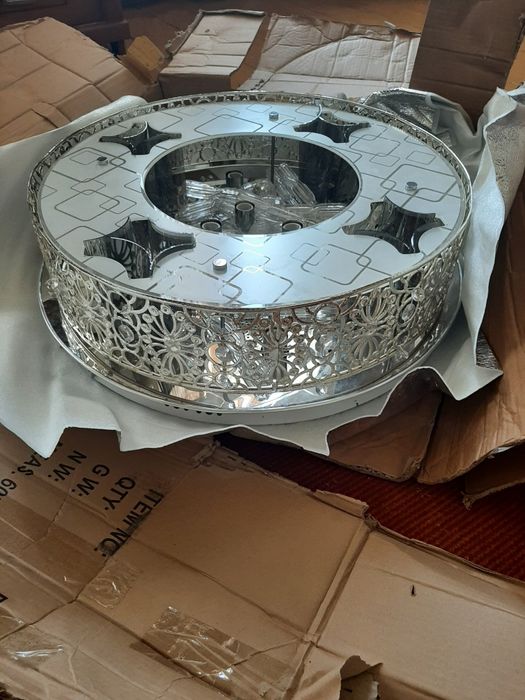 Музыкальная люстра с разными подсветками.