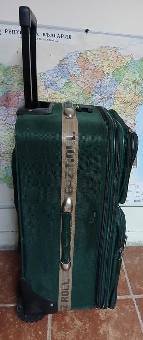 Куфар голям с дръжка на колела