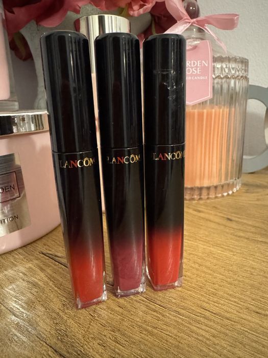 Vand glossuri Lancome 50 lei/buc