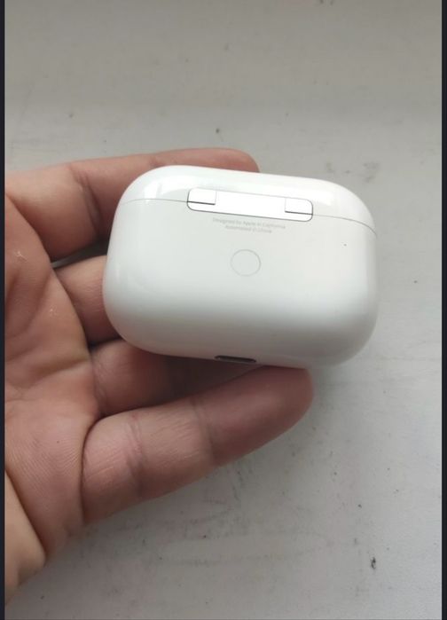 Продам оригинал кейс airpods pro 1