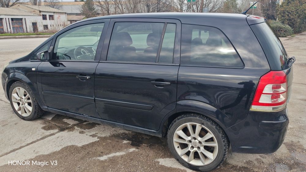 Opel Zafira B ..