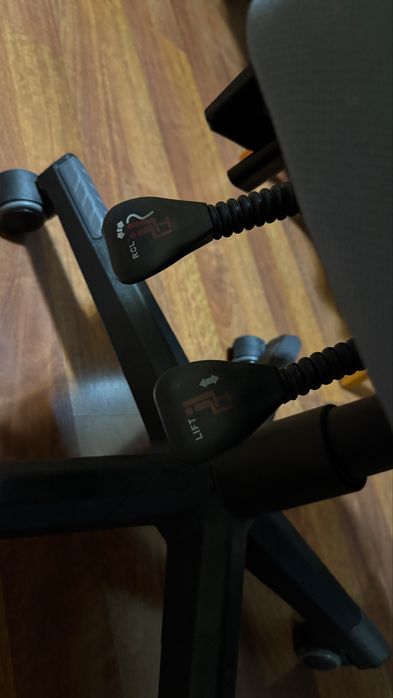 Ергономичен офис стол Huzzaro