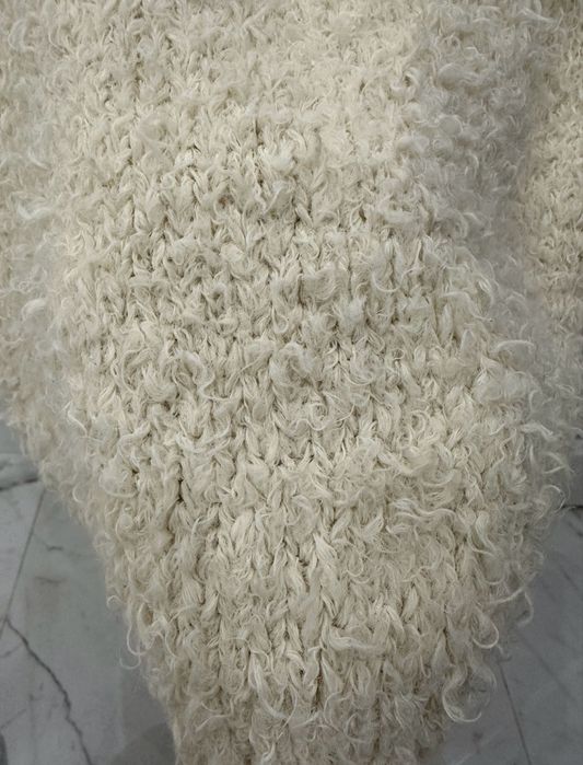 Юбка Mango джинсовая, кофта HM пушистая