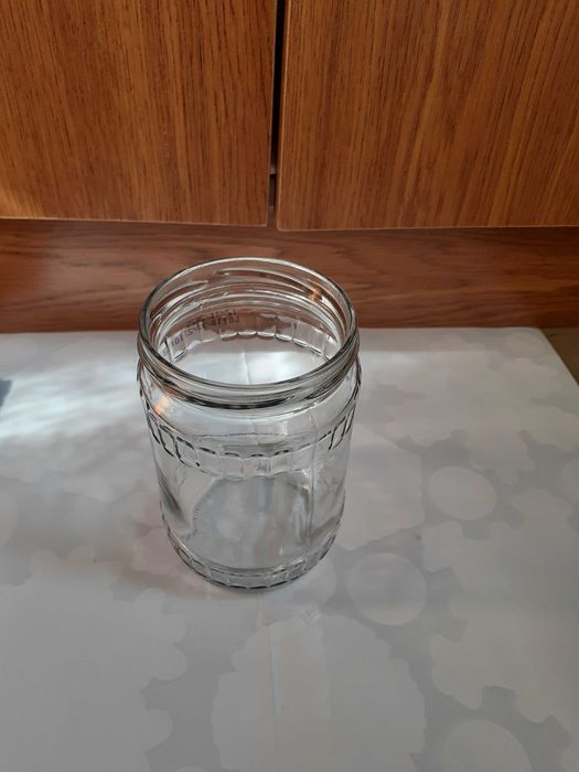 Буркани и бутилки различни видове