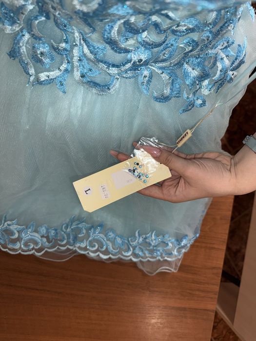 новое нарядное платье