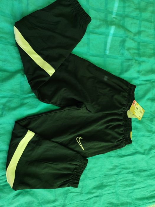 Ново долнище Nike и тениска 7 г