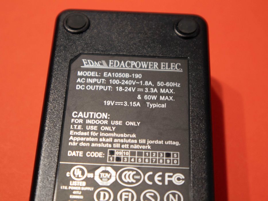 Всякакви адаптери 18V 4A 19V 4.74A 12V 7.5A 24V 1.5A употребявани