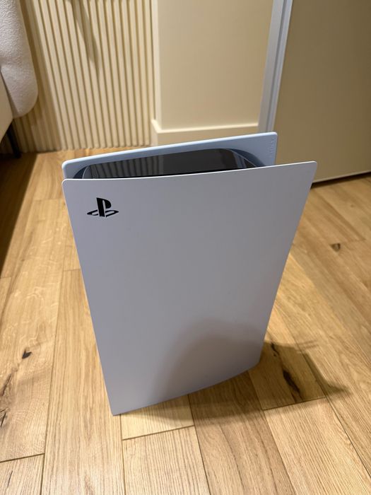 PS5 CFI-1208a, с диском