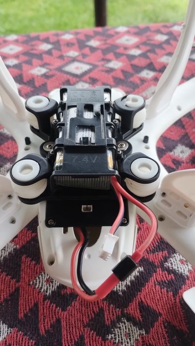 Drona , Quadrocopter Carrera