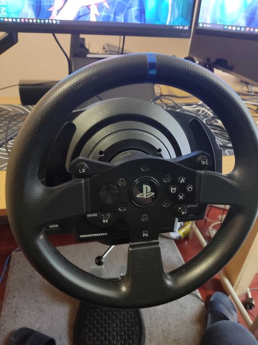 Thrustmaster T300 RS с педали за PC, PS4 и PS5 – отлично състояние