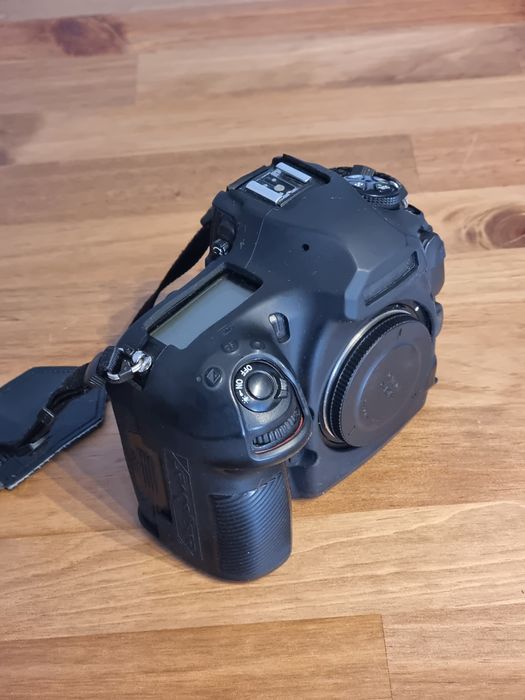 Nikon d850 cu 3 baterii si husa silicon