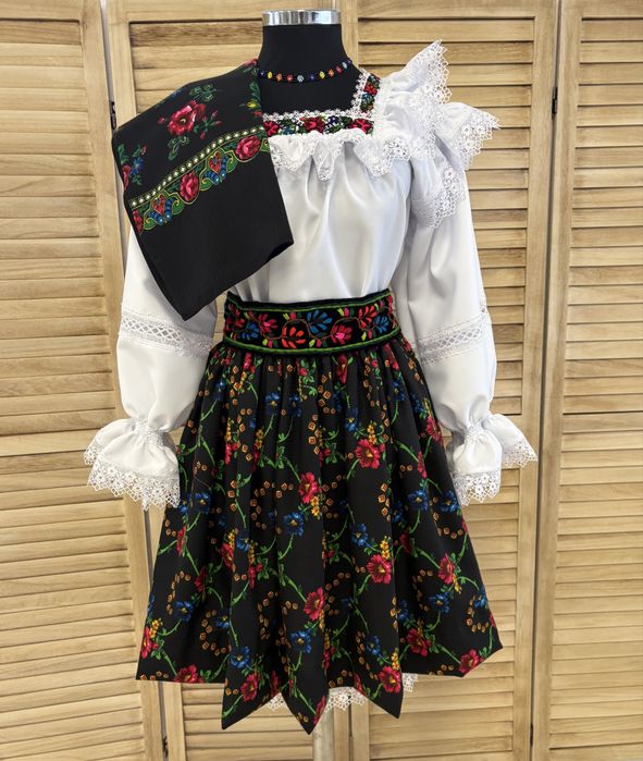 Costum popular pentru femei de Maramureș
