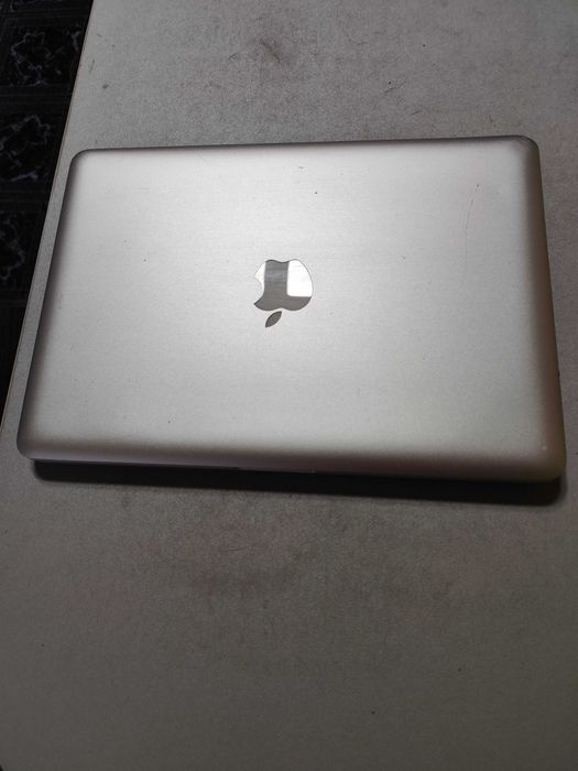 Vănd MacBook Pro Mid 2010