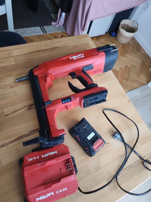 Vând pistol cuie beton hilti Bx3 Nuron corpul nou!